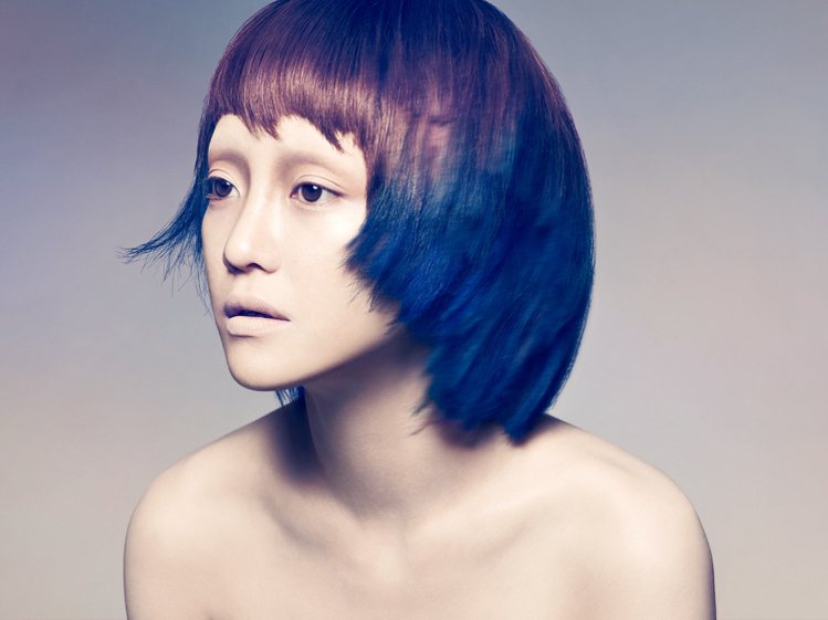 EROS發表2013髮型趨勢，以暈染手法打造古著風情。圖／EROS提供