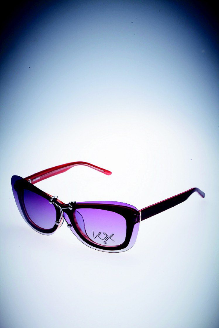 蔣友柏設計的KDX女用眼鏡，以林黛玉為靈感。圖／KDX提供