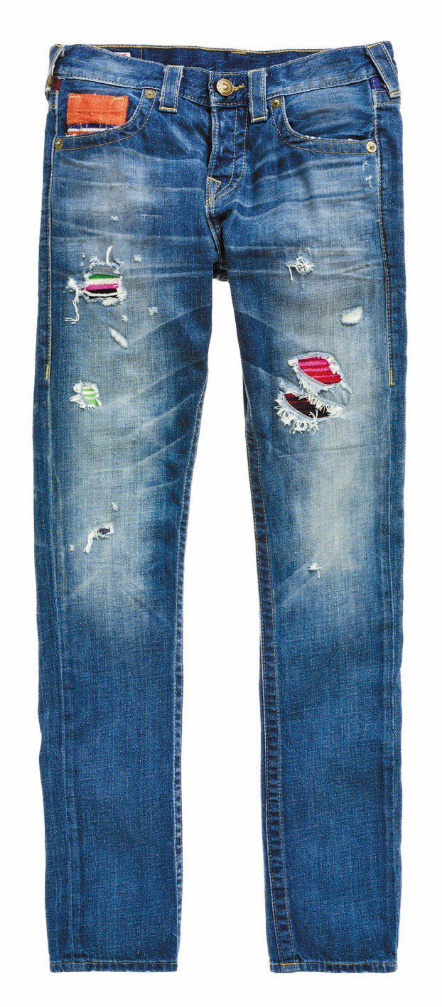 秋冬BAJA系列牛仔褲以印第安民俗印花編織創造獨特層次，售價16,800元。圖／TRUE RELIGION提供