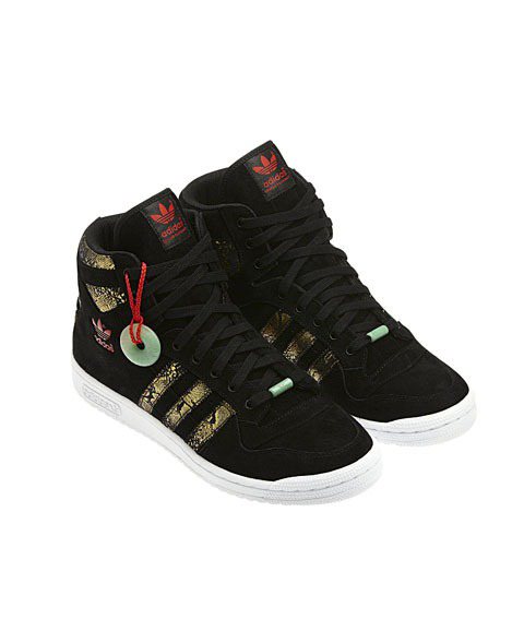 adidas Originals 2013蛇年限定系列蛇紋 Decade 鞋款，女款 NT,090圖／she.com.tw提供