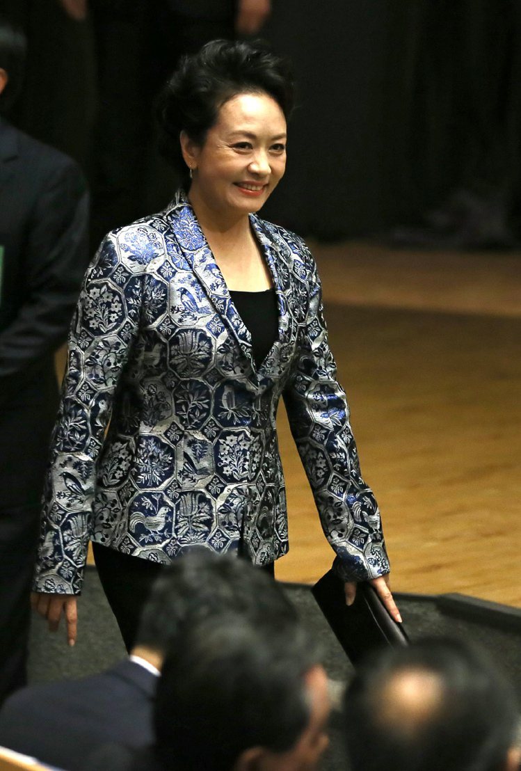 Пэн лиюань. Пэн Лиюань первая леди Китая. Пэн Лиюань 2023. Си Цзиньпин Пэн Лиюань.