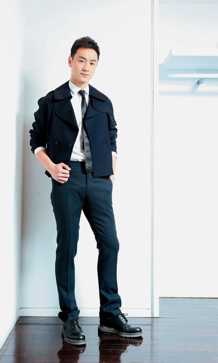 林佑威喜愛LANVIN男裝的設計，融入運動夾克元素的西裝，讓人驚豔。記者陳立凱／攝影