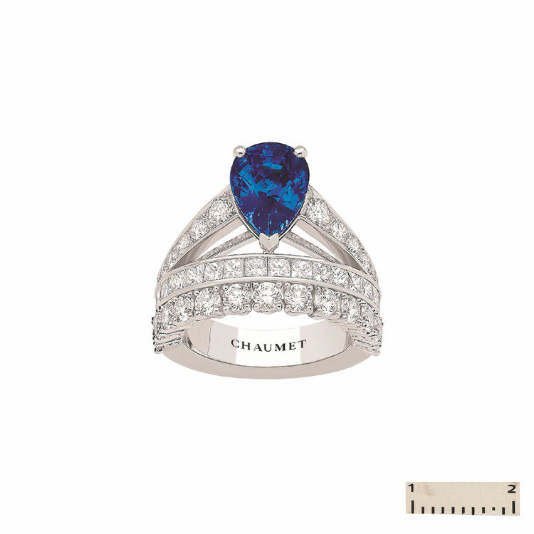 CHAUMET Josephine白K金藍寶石戒指。圖／CHAUMET提供