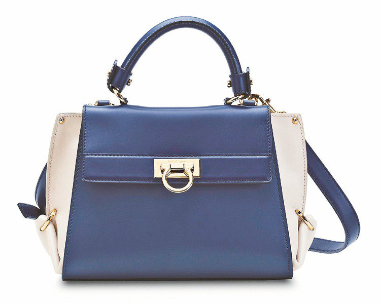 Ferragamo Sofia藍色皮革拼接小型提包、73,900元。圖／Ferragamo提供