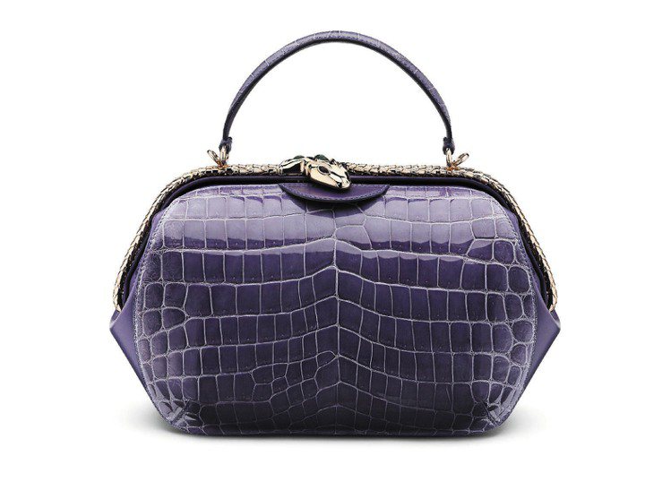 DIVA 紫色鱷魚皮手提包，70萬500元。圖／寶格麗提供