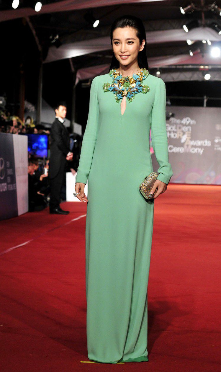 李冰冰2012年參加金馬獎，穿GUCCI長禮服搭珠寶。難得嘗試新色與新款式。記者鄭超文／攝影