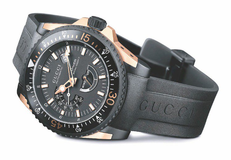 GUCCI  DIVE男用潛水腕表，PVD和玫瑰金款，37萬9,000元。圖／GUCCI提供