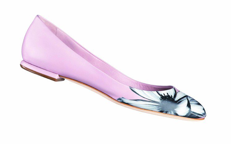 粉色印花芭蕾舞鞋，價格店洽。圖／Dior提供