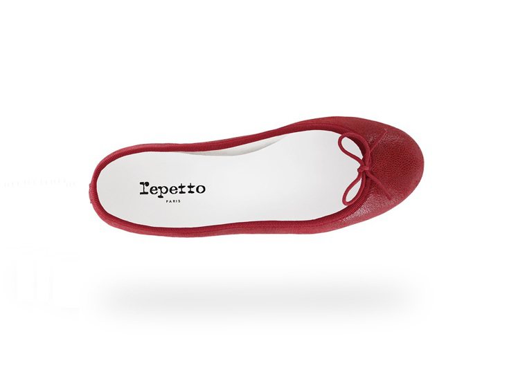 Repetto 秋冬新品主打東方風，以喜氣的紅色、中國風刺繡與青瓷紋路打造亮麗美鞋，光是紅色就有多種不同顏色與紋路。圖／ Repetto提供