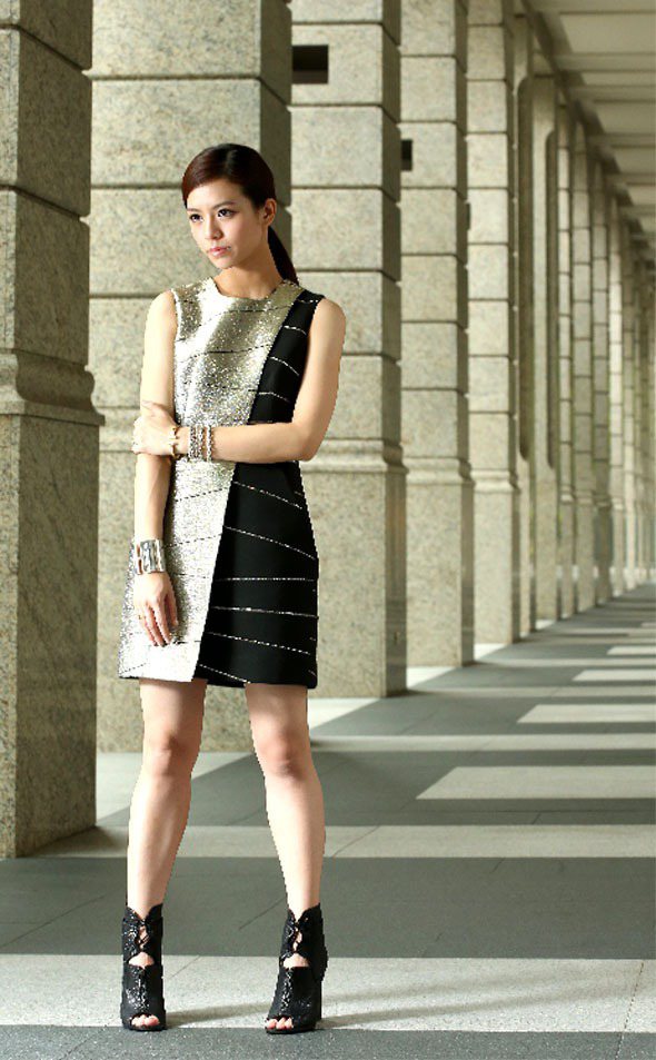 宋芸樺穿SHIATZY CHEN金屬感短洋裝，配戴Tiffany T珠寶系列，充滿能量個性美。記者陳立凱╱攝影