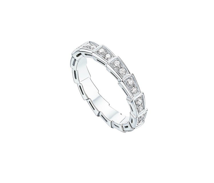 寶格麗全新Serpenti白K金鑲鑽婚戒，鑲嵌密鑲鑽石約0.51克拉，約14萬1,000元起。圖／寶格麗提供
