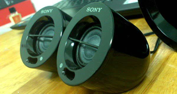 SONY SRS-D25有效運用低音反射架構以及磁性能量，加強音流密度。圖／Wow!La Vie提供