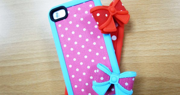 給iPhone 4/4S使用的櫻桃蘇打布面保護套組，以天藍及粉豔桃紅組成。圖／Wow!La Vie
