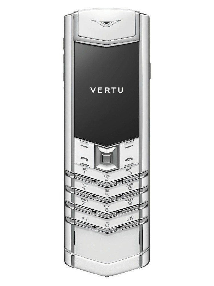 VERTU Signature Pure White Stainless Steel結合白鑽與異國皮革，展現純白之美。圖／VERTU提供