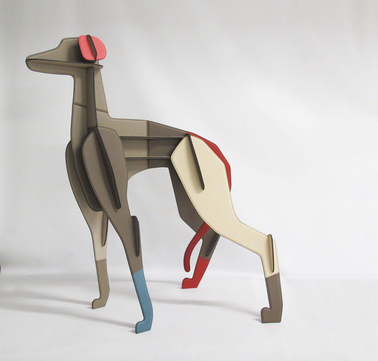 皮革獵犬雕塑，1,535,900元。圖／愛馬仕提供