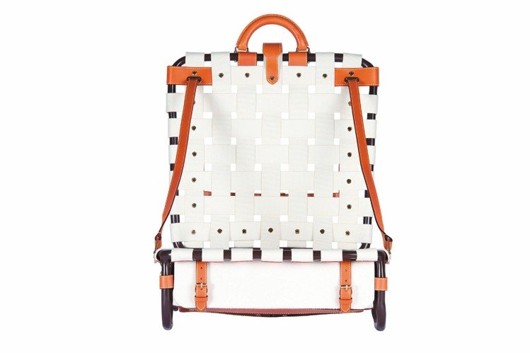 「Objets Nomades」商品，Maarten Baas設計的沙灘摺椅。圖／LV提供
