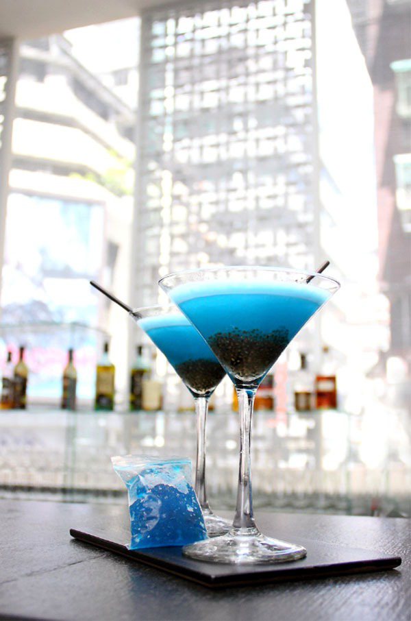 晶華酒店抓住「露西」商機，推出藍色能量飲，一杯280元。圖／晶華酒店提供