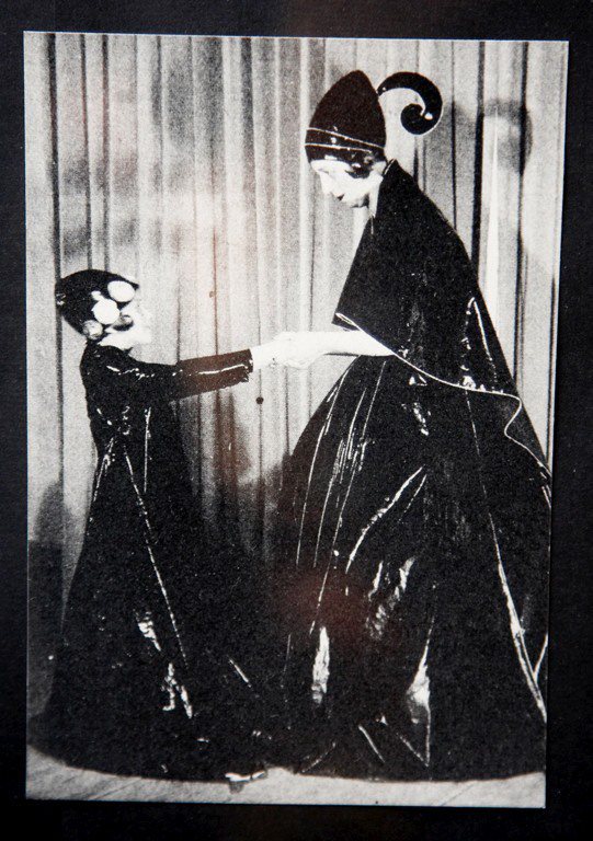 浪凡創始人珍浪凡（右）與她的女兒，打造法式的優雅時尚。圖／LANVIN提供