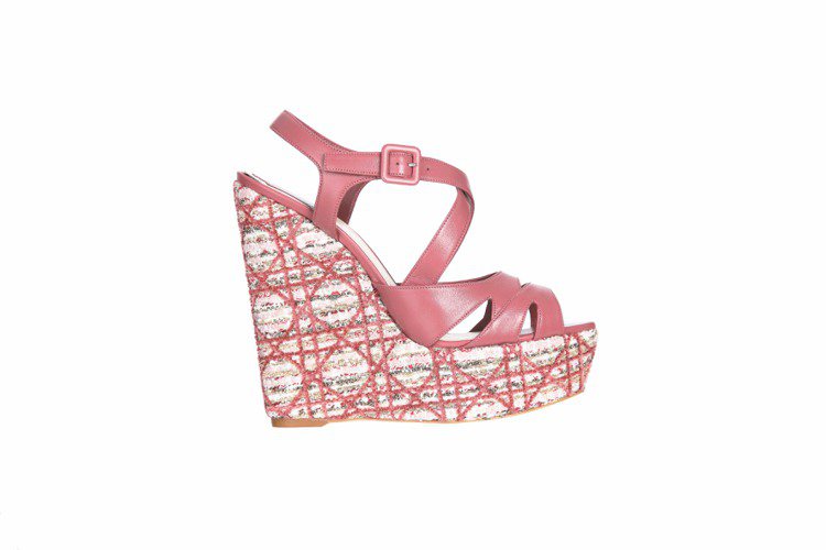 Dior限定101店開幕推粉色菱格紋楔形鞋，38,000元。圖／Dior提供
