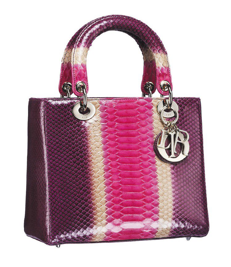 Dior Lady Dior 紫丁漸層色蟒蛇皮中黛妃包、230,000元。圖／D...