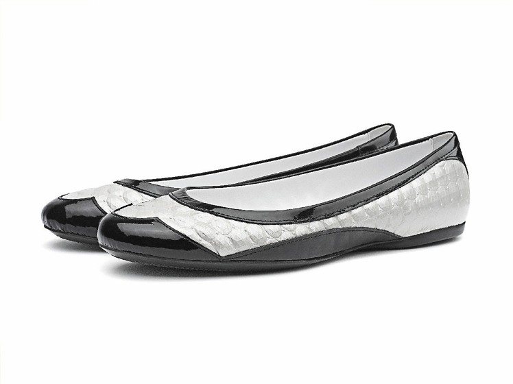 HOGAN BY KARL LAGERFELD黑白雙色平底鞋，15,900元。圖／迪生提供