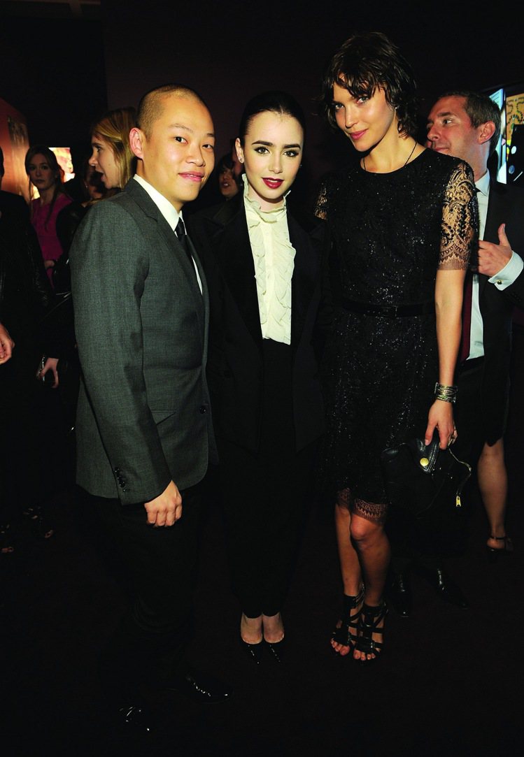 Jason Wu（左起）、莉莉柯林斯與超模Arizona Muse出席派對。圖／卡地亞提供