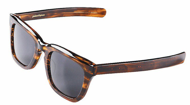 琥珀色太陽眼鏡，17,650元。圖／giuliano Fujiwara提供