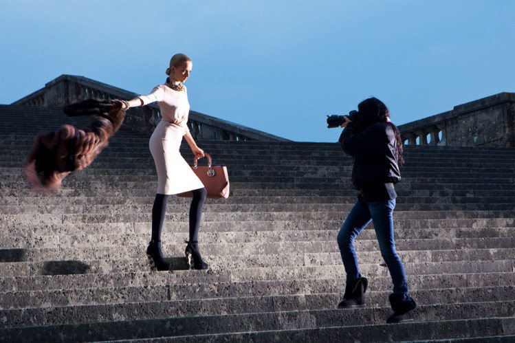 Dior為慶祝品牌60週年，特將高級訂製服於凡爾賽宮的橘園 Orangerie of Versailles 展出。圖／she.com.tw提供