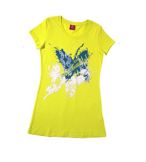 「蝴蝶起飛」限量T恤-Ella款，公益價680(定價880)。圖／TOP GIRL提供