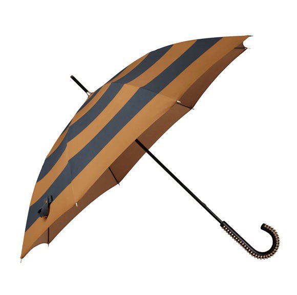 鉚釘把手的手杖式雨傘。圖／BURBERRY提供