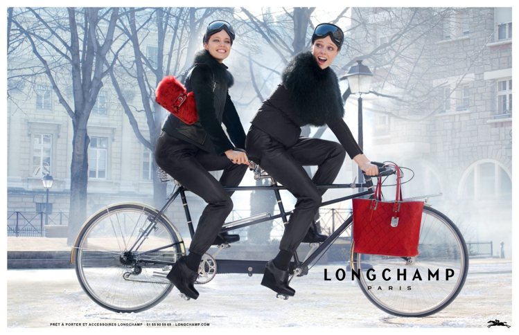 LONGCHAMP 2012 秋冬形象廣告 《Oh! My Bike》形象照。圖...