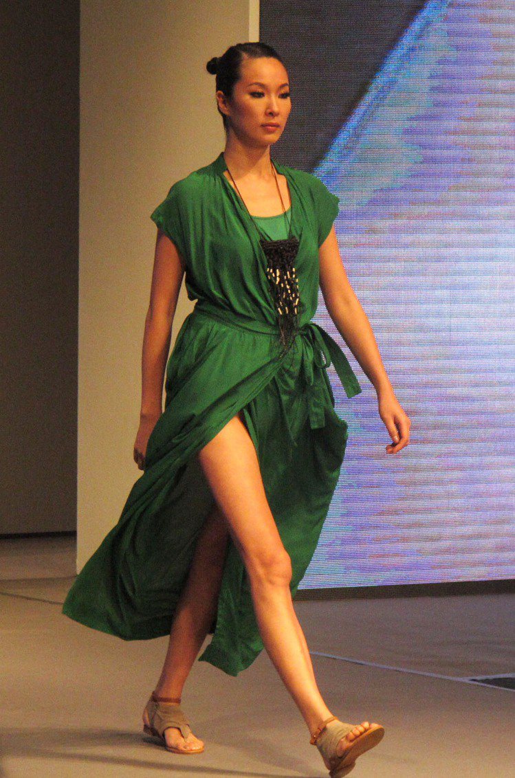 達衣岩2013春夏服裝靈感來自電影「英倫情人」。記者吳曉涵／攝影