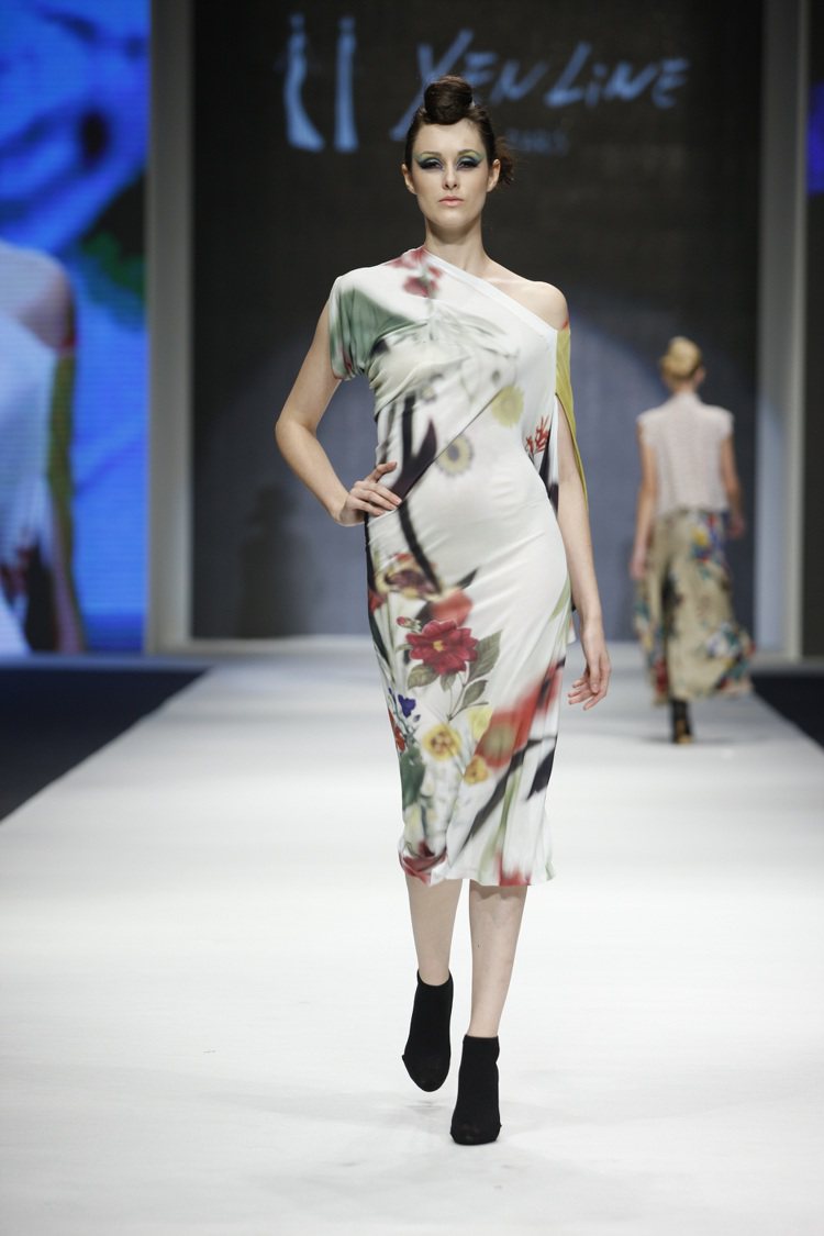 服裝設計師許艷玲發表2013春夏新裝。圖／TIS提供