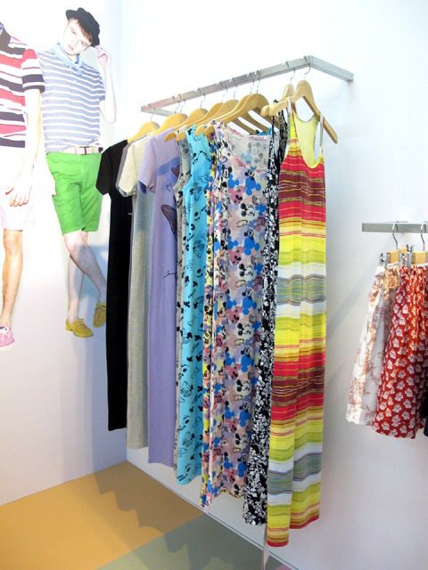 colorful dress系列推出方便的多款式連身裙。圖／記者吳曉涵攝影