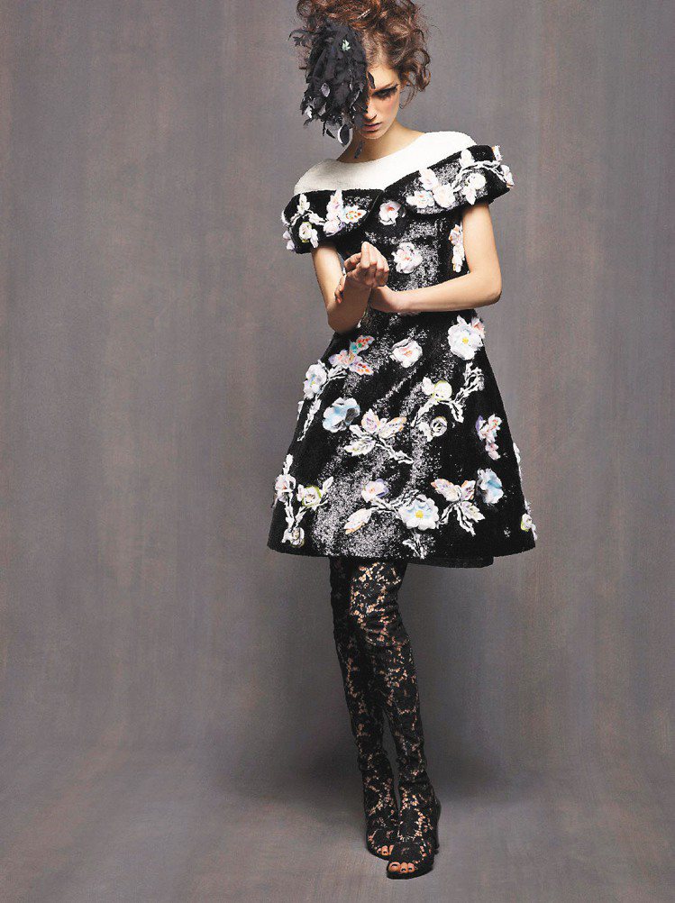 2013Fashion高級訂製服秀香奈兒高級訂製服上的刺繡，如立體浮雕。圖／CHANEL提供