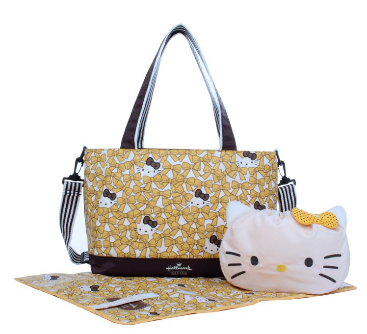 Hallmark x Hello Kitty聯名款印花包，另附萬用束口袋、可摺疊尼龍墊，定價2990元。圖／Hallmark