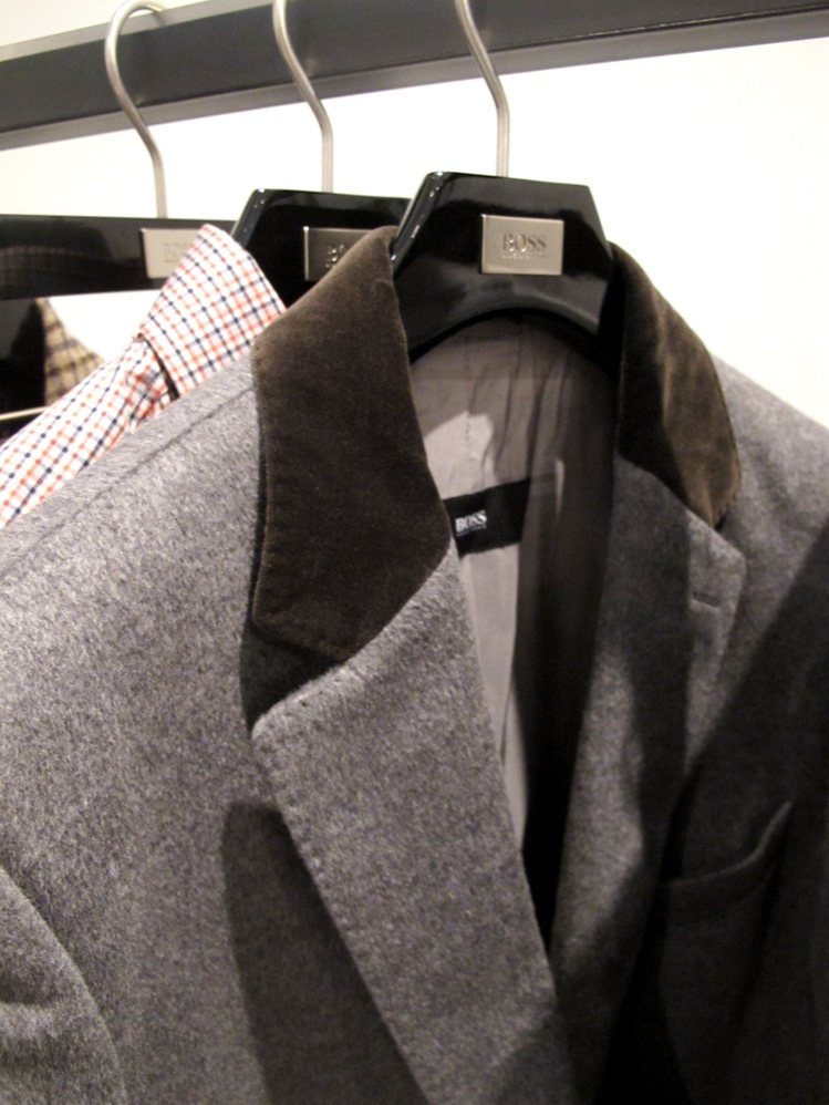 男裝大衣用領口的變化打造更有層次感的穿搭。記者吳曉涵／攝影