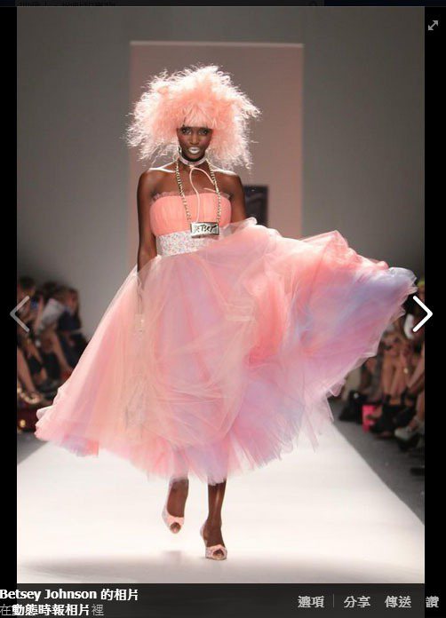 Betsey Johnson 2014的設計加入了很多夢幻風格，粉嫩色系的蓬蓬裙...