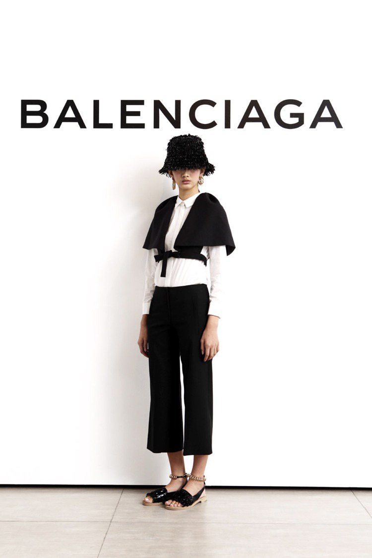 BALENCIAGA 2014早春用簡約黑白展現女性優雅。圖／BALENCIAGA提供