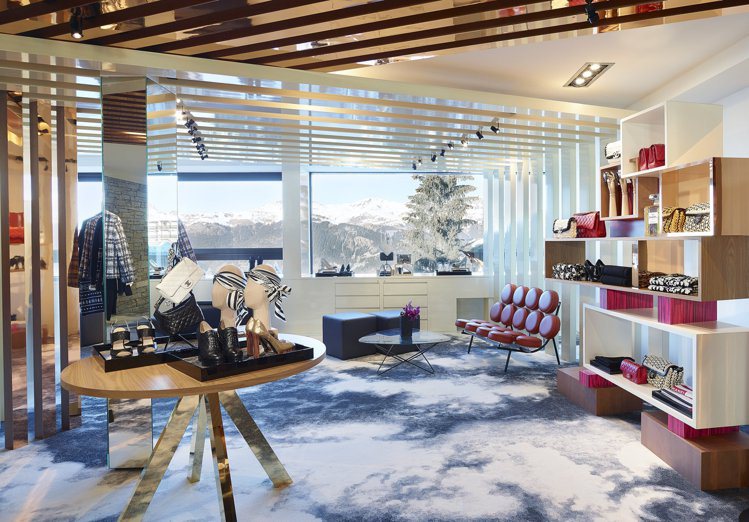 這是香奈兒第四度來到法國阿爾卑斯山脈的庫爾舍維勒（Courchevel）滑雪度假中心開設精緻的pop-up shop。圖／GQ提供