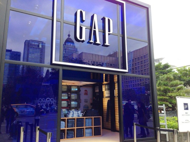為期一個月的GAP Pop-Up Store開幕，坐落在即將開幕旗艦店旁的ATT 4 Fun戶外廣場。記者葉卉軒／攝影