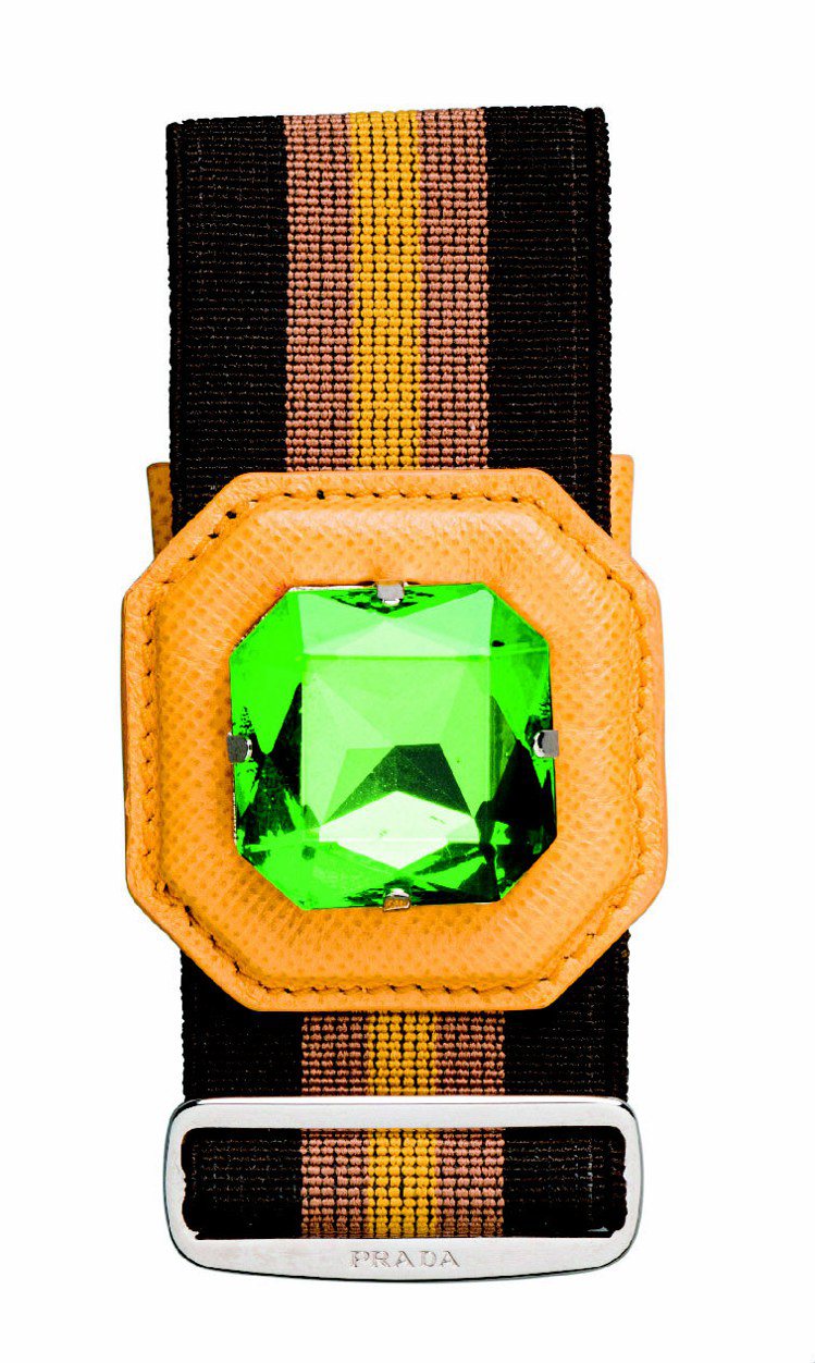 幾何水晶手環，寶石切割的彩色水晶搭配牛皮和運動鬆緊帶手環，展露Rich & Poor的對比時尚。圖／PRADA提供