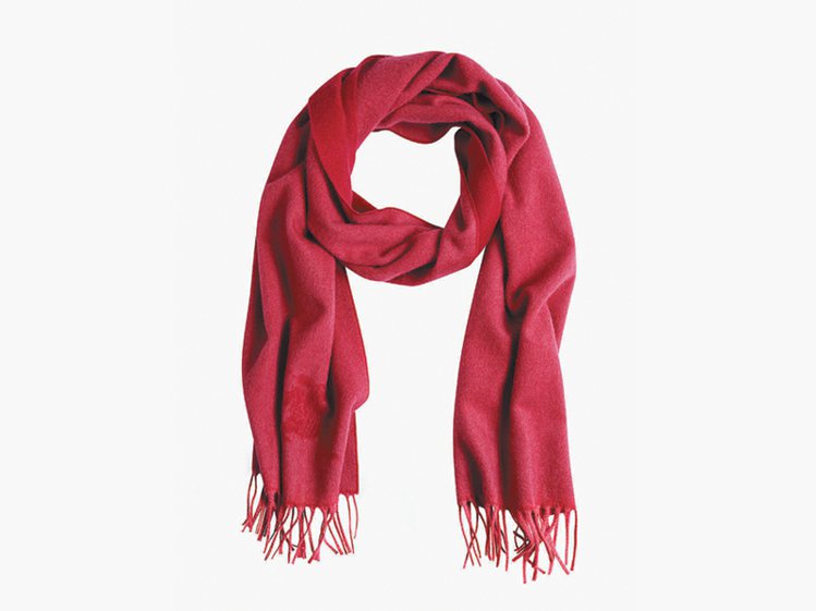 BURBERRY桃紅色圍巾，15,500元。圖／BURBERRY提供