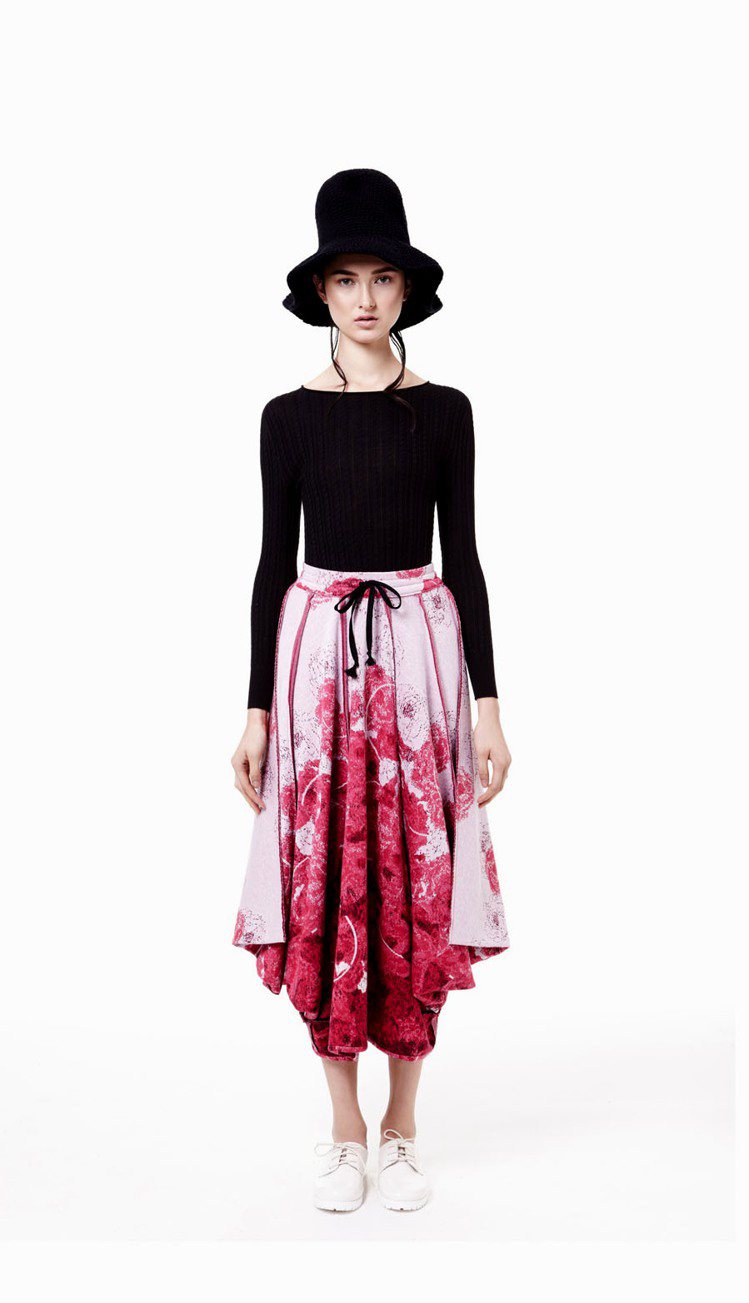 詹朴APU JAN於倫敦時裝周展出的「訊號」系列，今年2月底將在台上市。圖／誠品生活提供