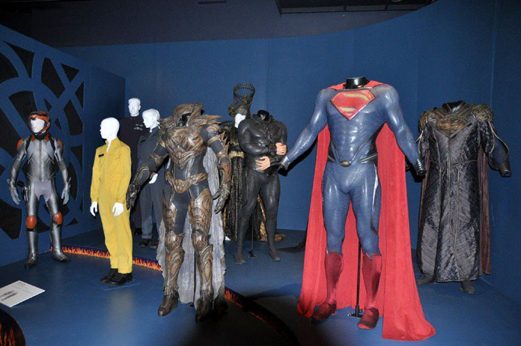 「環太平洋」、「星際迷航」、「超人：鋼鐵英雄」等去年科幻類大片服裝也在展出中。記...