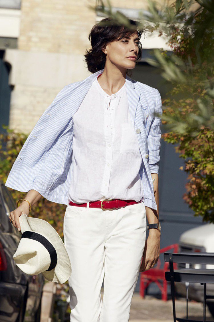 伊內絲法桑琪穿衣風格優雅隨性，完美展現標準的法式風情。圖／UNIQLO提供