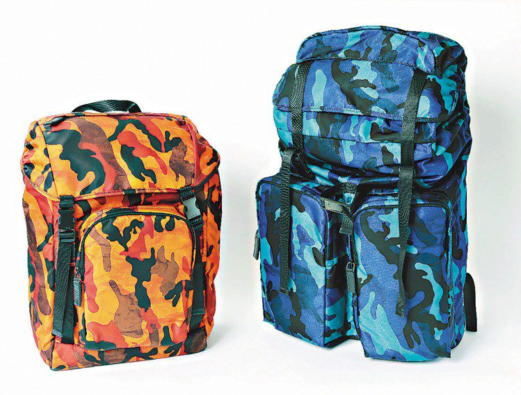 PRADA新光三越台南獨家商品，洋橘色迷彩後背包，30,000 元(左)；皇家藍迷彩後背包，35,000元。圖／PRADA提供