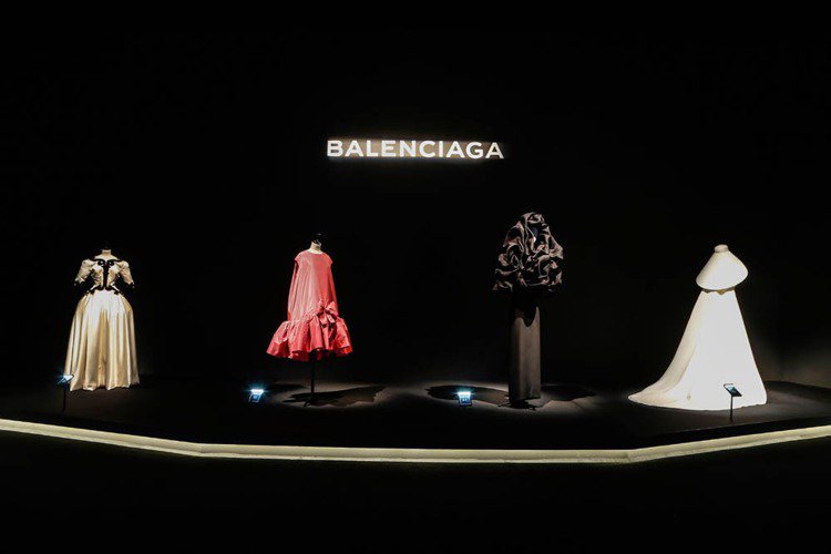 巴黎世家（Balenciaga）進駐北京，為了這跨時代的一大步，品牌特別在北京的中國油畫院舉辦時裝秀與展覽。圖／Balenciaga提供