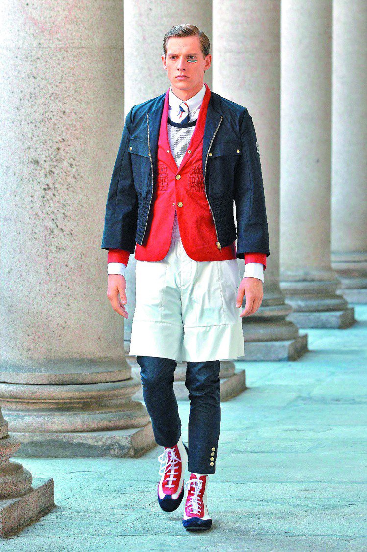 Moncler男裝以正式西裝搭運動褲。圖／Moncler提供