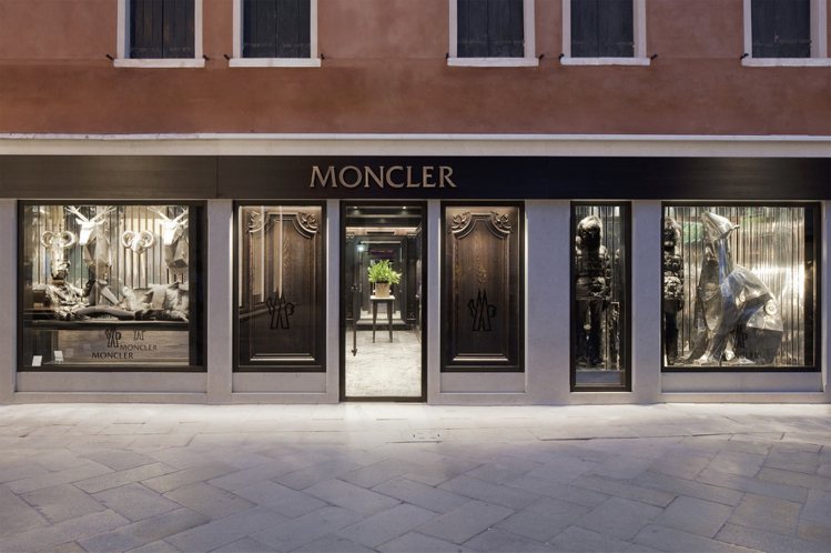 Moncler 首間威尼斯專賣店店景。圖／Moncler提供